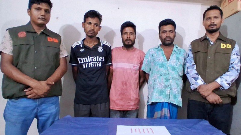 ঠাকুরগাঁওয়ে ৭২ পিস ইয়াবাসহ গ্রেপ্তার ৩