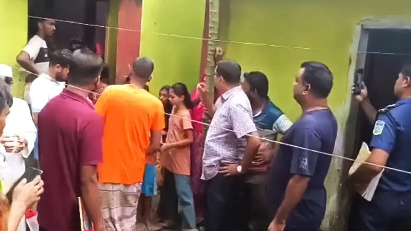 নেত্রকোণায় বাবাকে কুপিয়ে হত্যা, ছেলে আটক