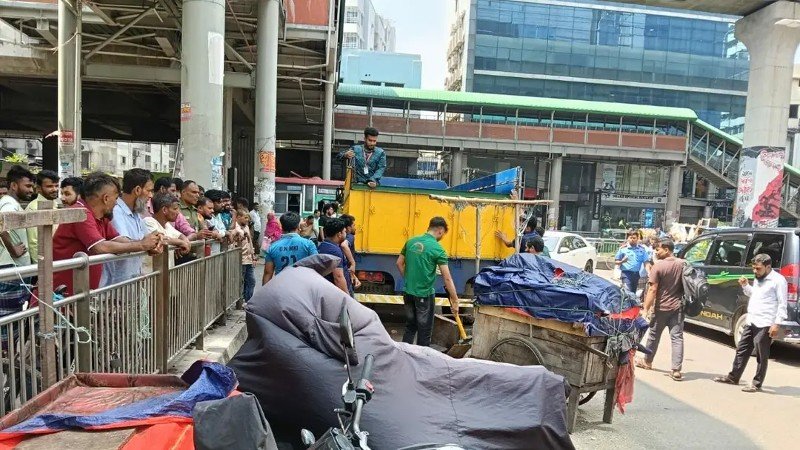 কারওয়ান বাজার ও আগারগাঁও মেট্রো স্টেশনে অবৈধ দোকান উচ্ছেদ