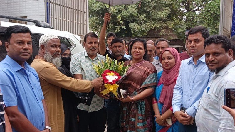 গুরুদাসপুরে পৌর ভবনের ৪র্থ তলার অবশিষ্ট কাজের উদ্বোধন করলেন নাটোরের জেলা প্রশাসক