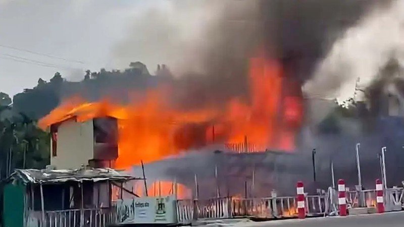 কক্সবাজারের ইনানীতে রিসোর্টে আগুন, ৫ জনের মৃত্যু