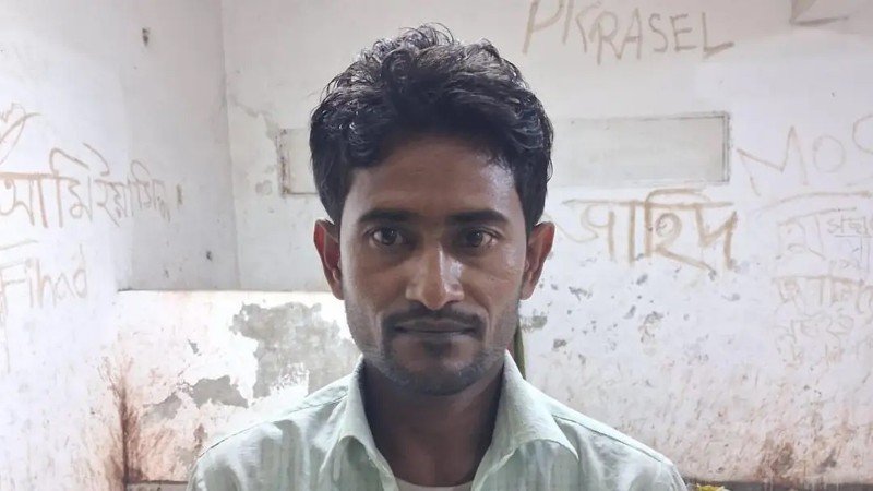 মোহাম্মদপুরে হত্যাসহ ৭ মামলার আসামি ‘কেন্তা ফিরোজ’ গ্রেপ্তার