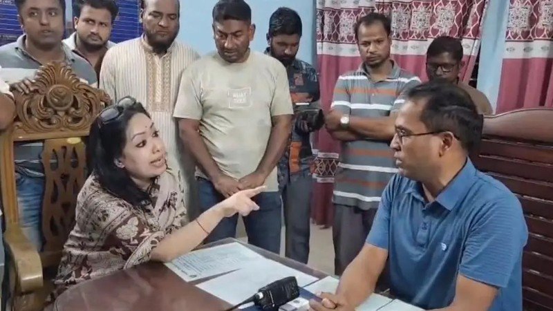 থানায় বাদানুবাদ, ওসিকে দুর্নীতিবাজ বললেন রুমিন ফারহানা