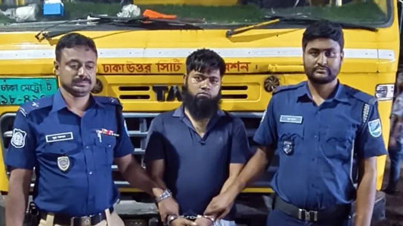আমিন বাজারে ল্যান্ডফিলের ৮০০ লিটার তেল পাচারের চেষ্টা, ট্রাকচালক আটক