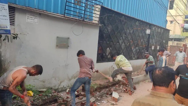 নকশাবহির্ভূত নির্মাণের দায়ে ৪ ভবনের অংশবিশেষ উচ্ছেদ, সিলগালা ২