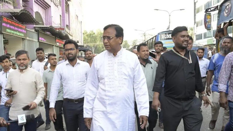 রাস্তা ও ফুটপাতে কোনো হকার বসতে দেওয়া হবে না: ডিএসসিসি প্রশাসক