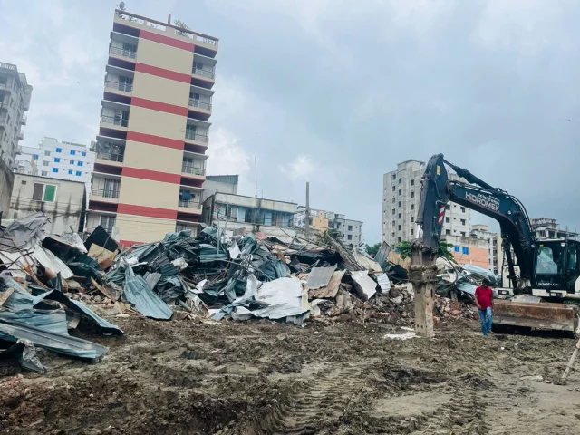 সাদিক অ্যাগ্রো পুরোপুরি গুঁড়িয়ে দেওয়া হলো