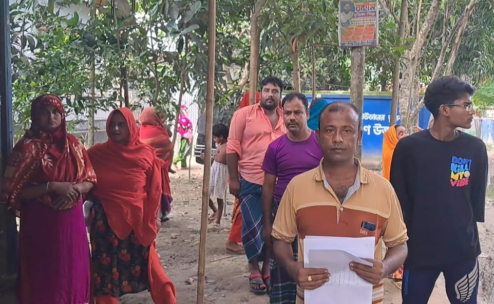 পাওনা টাকা চাওয়ায় মিথ্যা মামলা দিয়ে হয়রানি