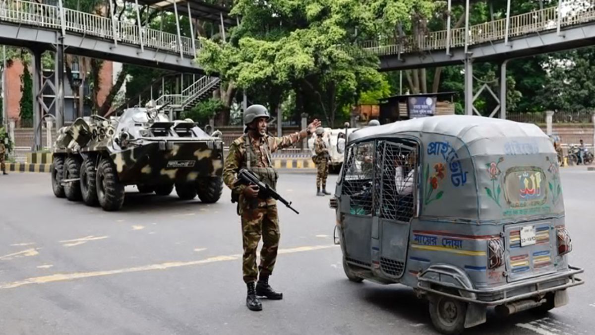 অনির্দিষ্টকালের জন্য সারা দেশে সন্ধ্যা ছয়টা থেকে কারফিউ জারি