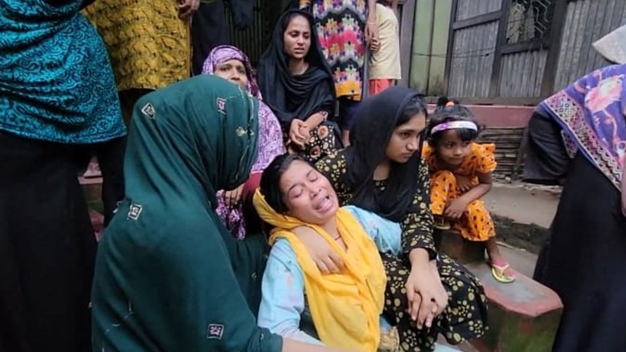 সোনারগাঁয়ে গৃহবধূকে কুপিয়ে হত্যা