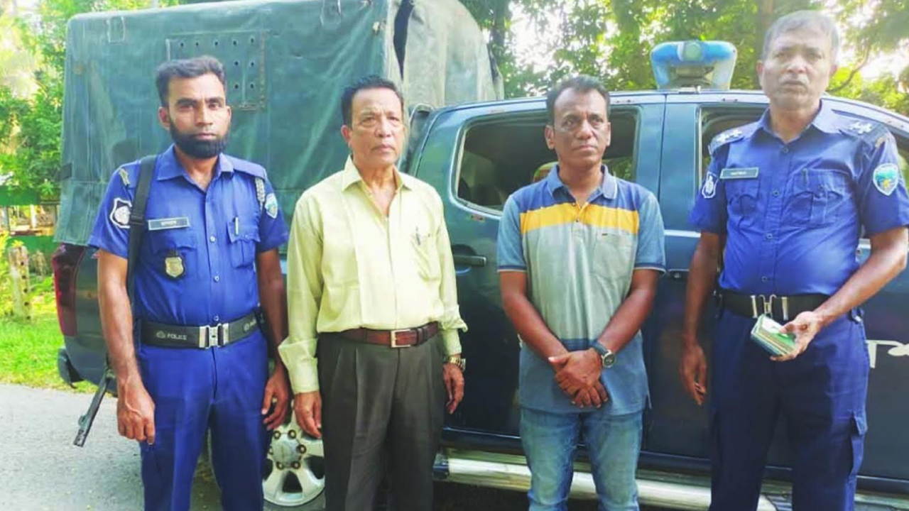 ভারতে পালানোর সময় রাউজানের সাবেক চেয়ারম্যান গ্রেপ্তার