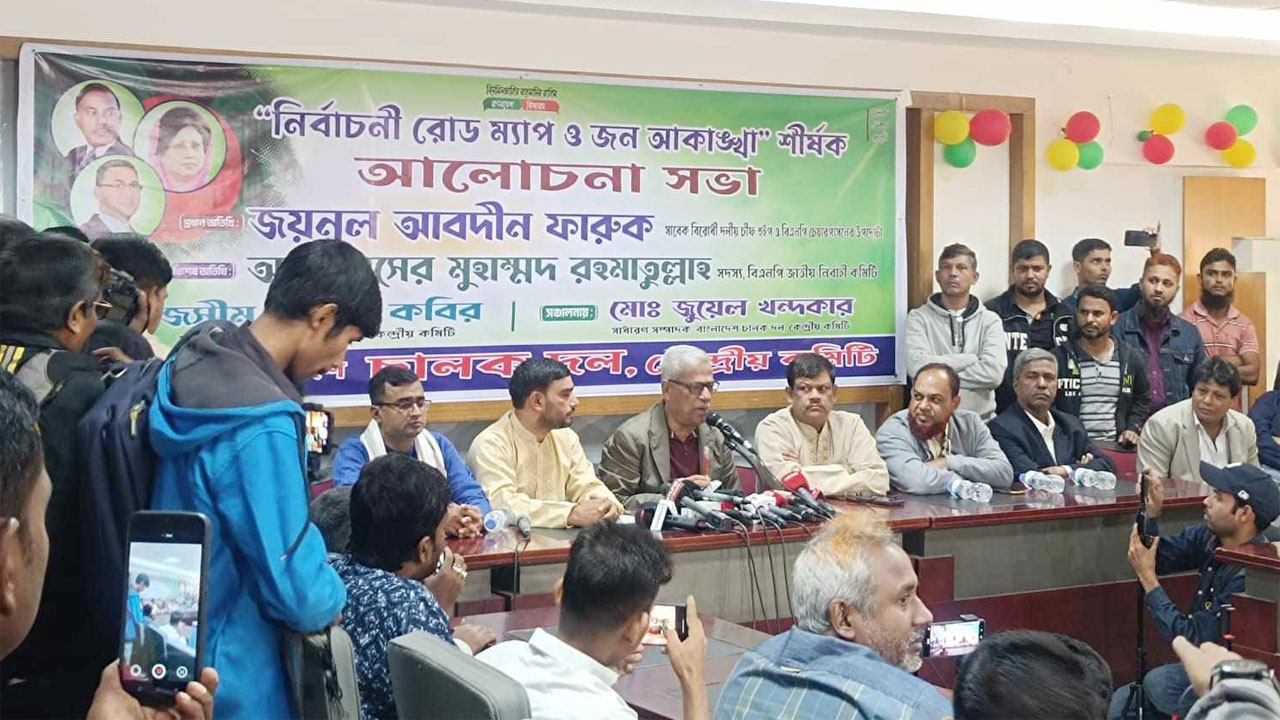 ফারুক বলেন একদিনের জন্য হলেও হাসিনাকে কারাগারে যেতে হবে।