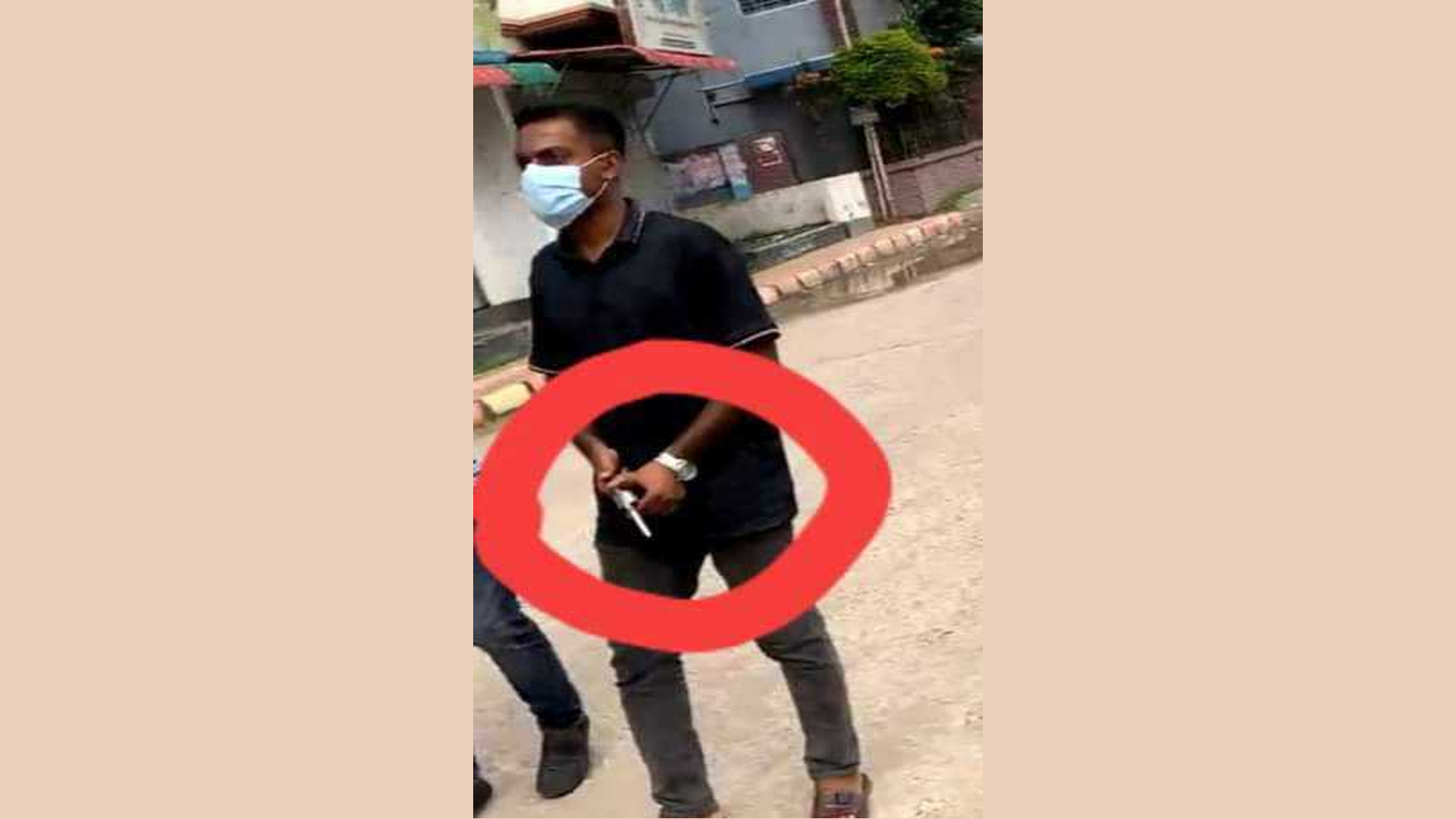 আন্দোলনে পিস্তল হাতে সেই ছাত্রলীগ নেতা পালিয়েছেন রাশিয়ায়!