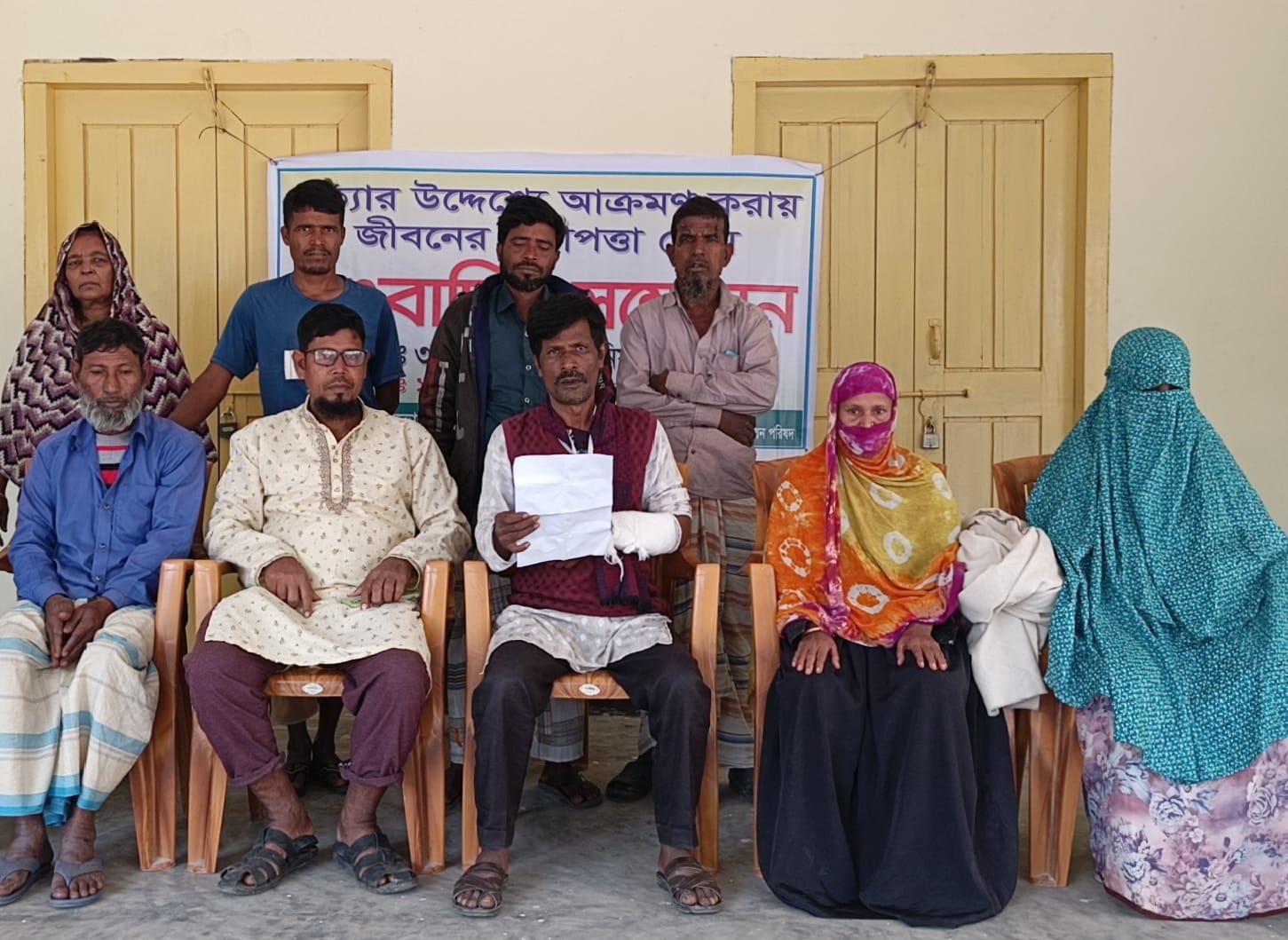 হত্যার উদ্দেশ্যে আক্রমণ করায় জীবনের নিরাপত্তা চেয়ে সাংবাদিক সম্মেলন