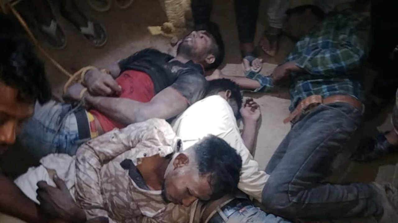 অ্যাম্বুলেন্স থেকে নেমে ছুরিকাঘাতের চেষ্টা, ৪ জনকে গণপিটুনি