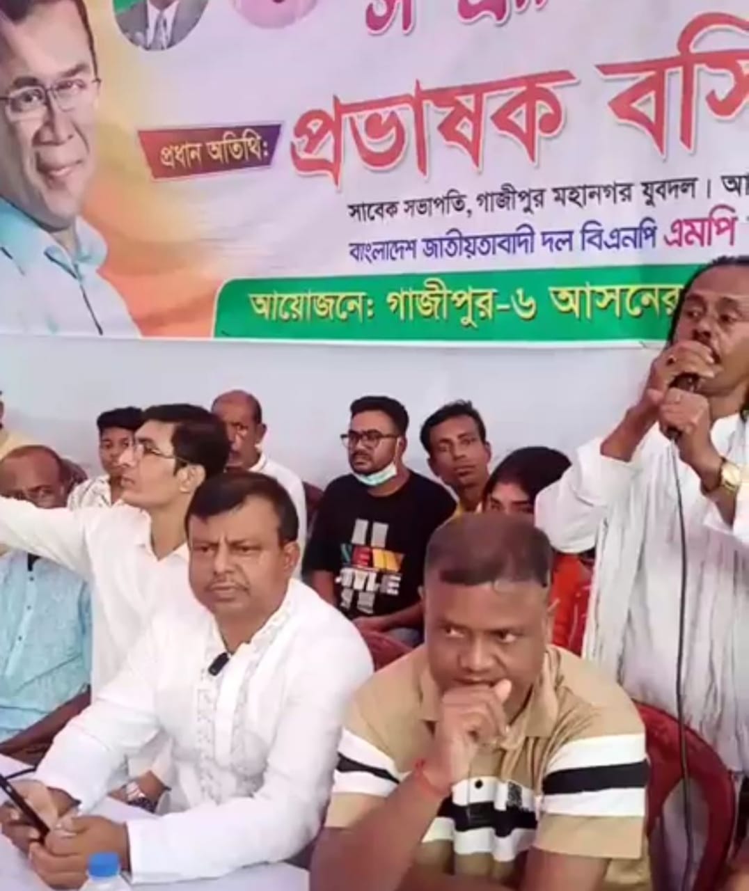 টঙ্গীতে বশির উদ্দিনের বাসভবনে হিন্দু সম্প্রদায়ের সাথে সম্প্রীতি সমাবেশ অনুষ্ঠিত।
