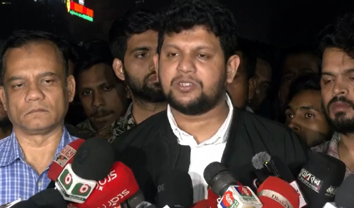 খালেদা জিয়ার শারীরিক অবস্থা কিছুটা ভালোর দিকে : উপদেষ্টা মাহফুজ