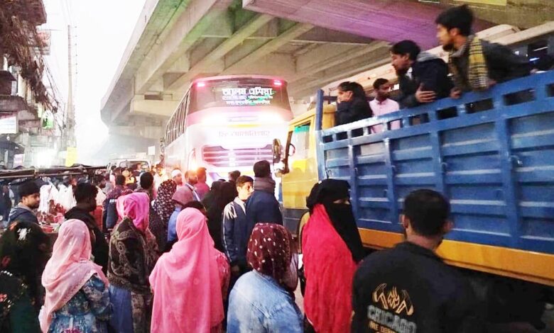 আব্দুল্লাহপুরে ঘরমুখো মানুষের ঢল: বাস সংকট ও অতিরিক্ত ভাড়ায় চরমে ভোগান্তি