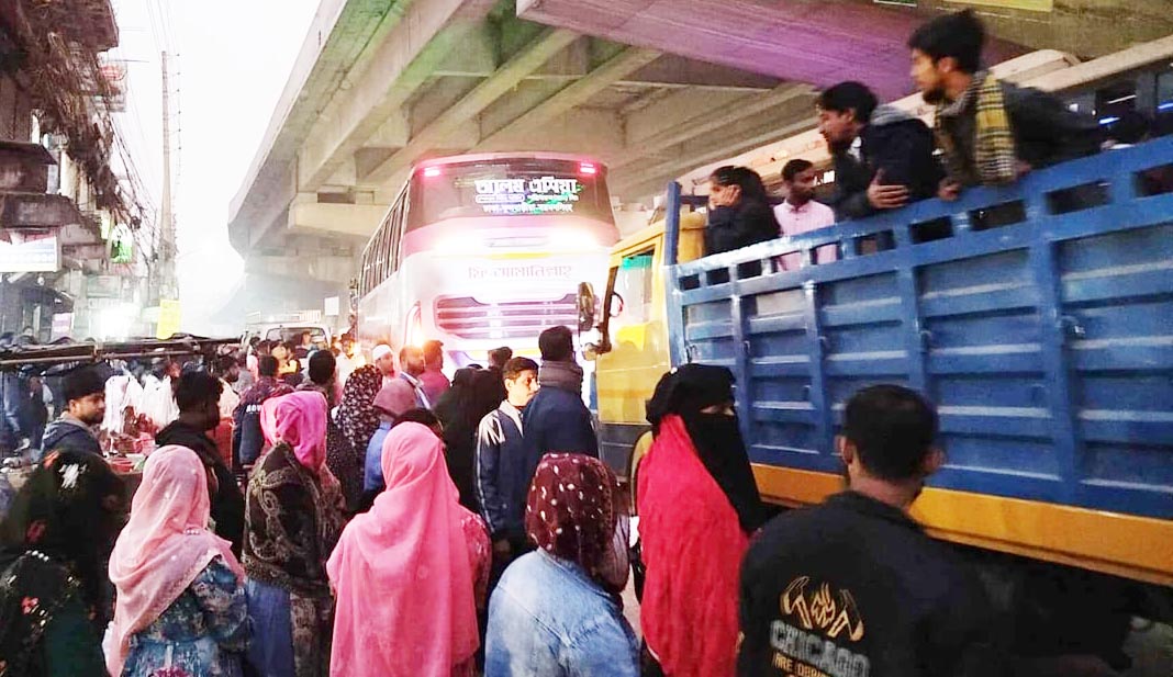 আব্দুল্লাহপুরে ঘরমুখো মানুষের ঢল: বাস সংকট ও অতিরিক্ত ভাড়ায় চরমে ভোগান্তি