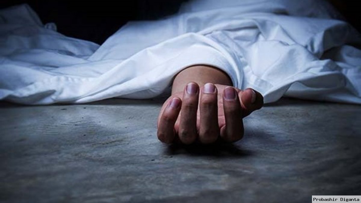 চট্টগ্রামে গলা কেটে মাকে হত্যা, পলাতক ছেলে-পুত্রবধূ গ্রেপ্তার